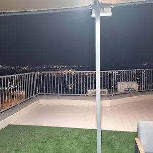 דירת זוּגַג מפנקת עם מרפסת משגעת ונוף למפרץ. דירה